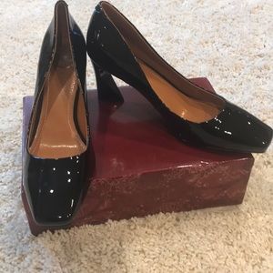 Patent leather shoe